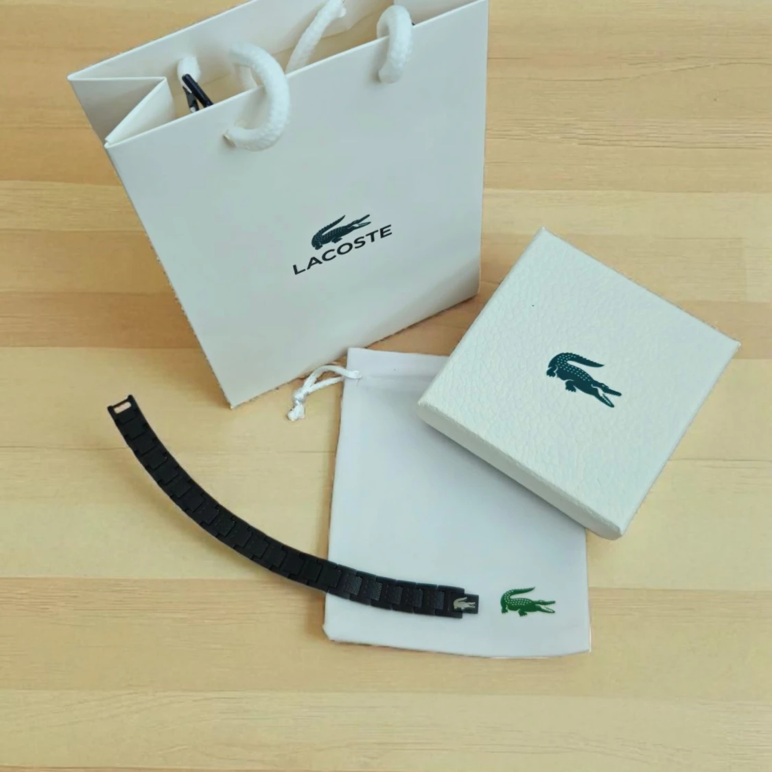 Svart armband  Lacoste