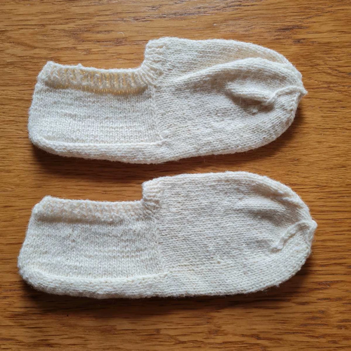 Handstickade låga sockor strl 41-43