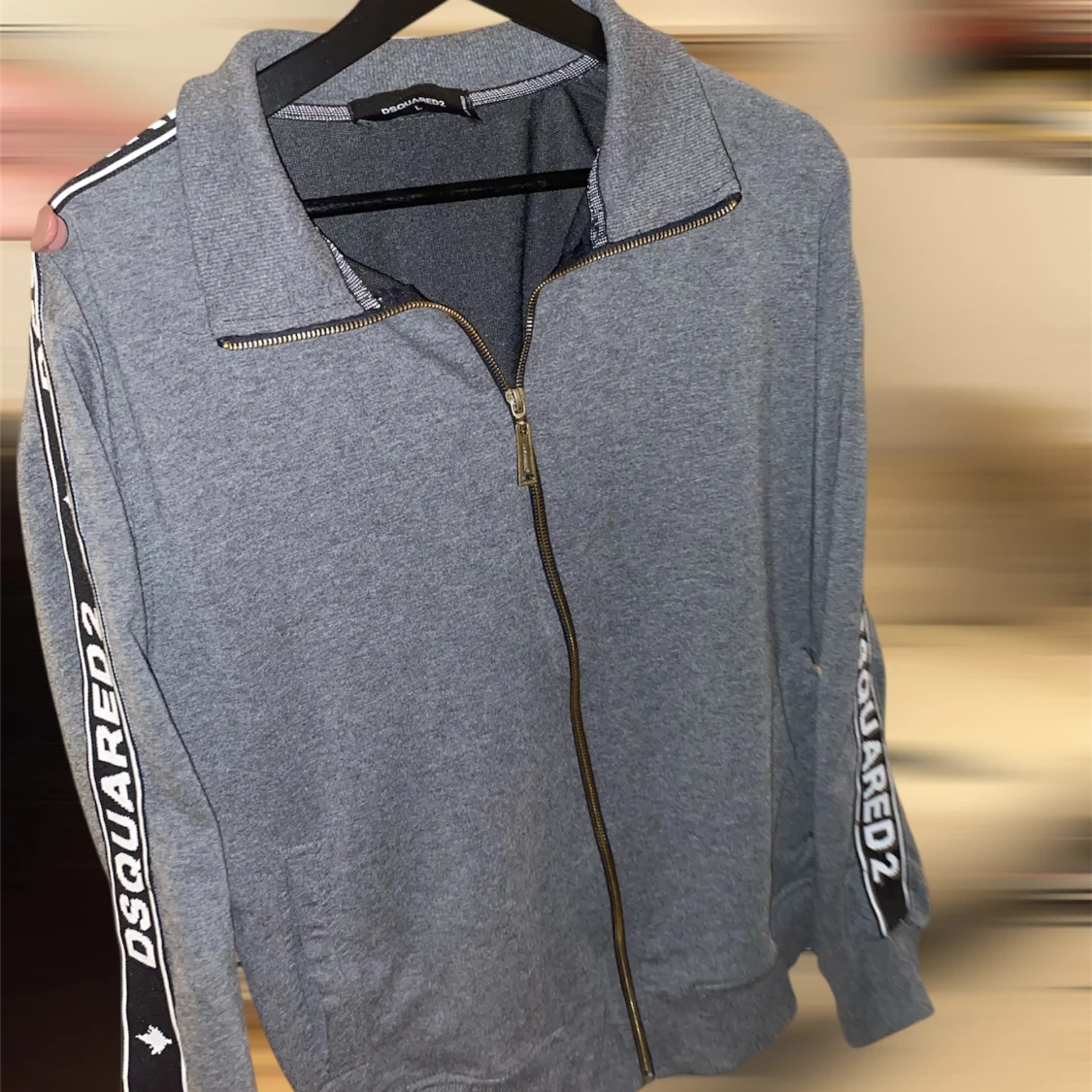 Grå ziptröja från Dsquared2
