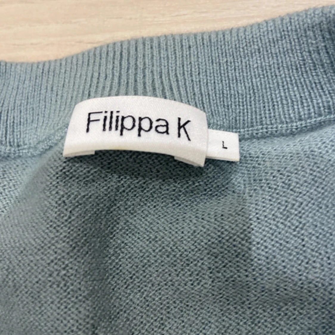 Ljusgrå stickad tröja från Filippa K