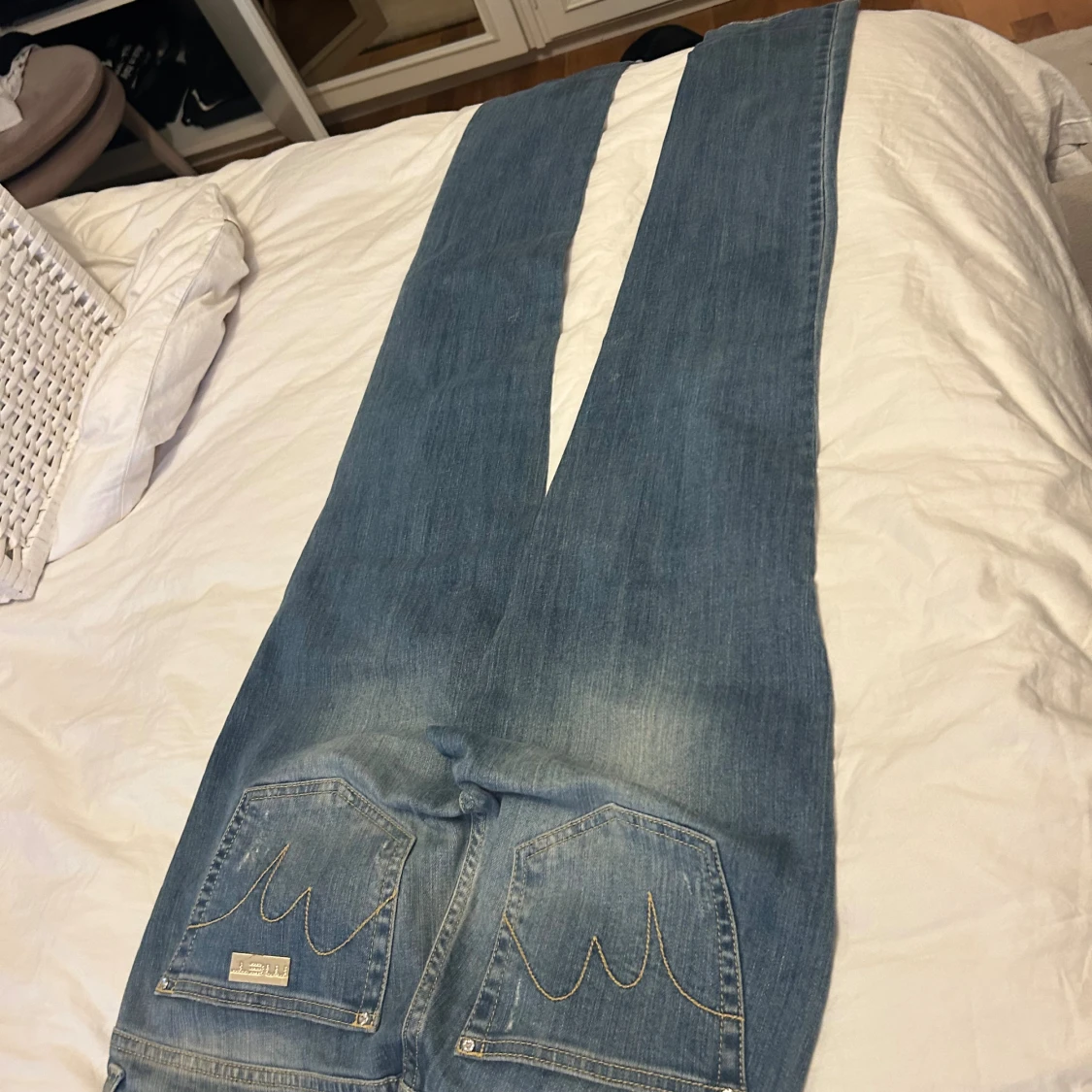 Blå MET jeans med strass och slitningar - 2