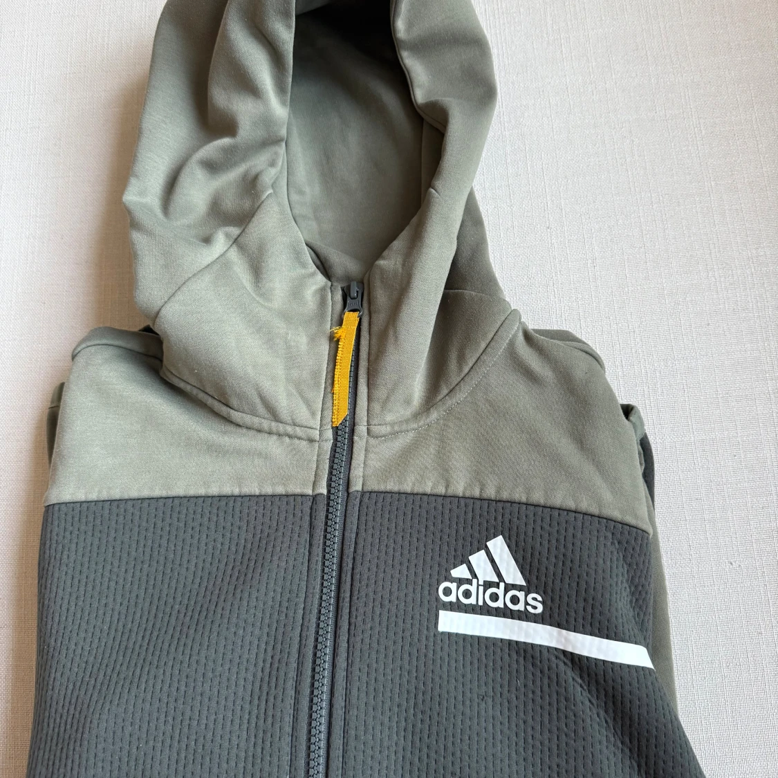 Grön hoodie från Adidas - 4