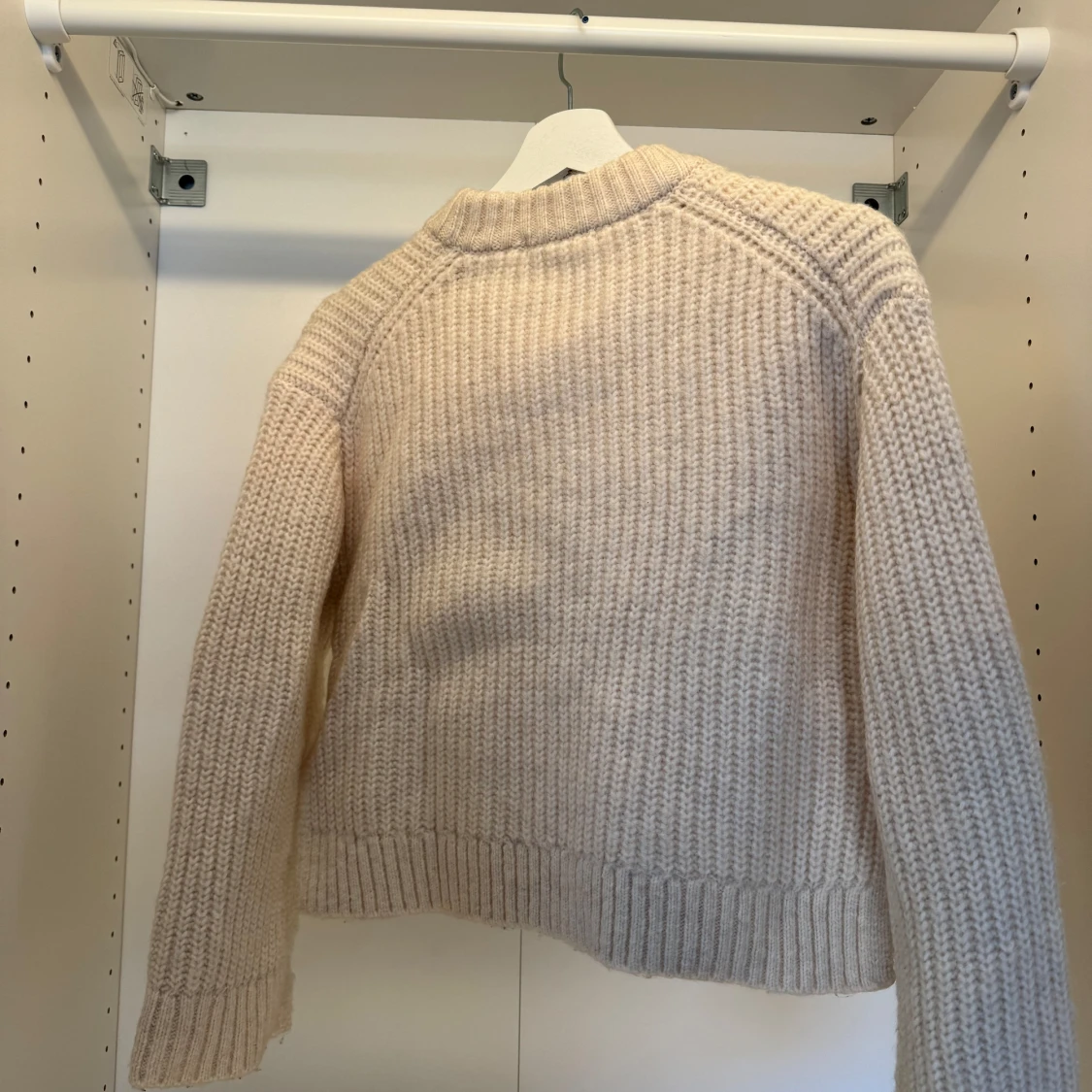 Beige stickad tröja från Gina Tricot - 1