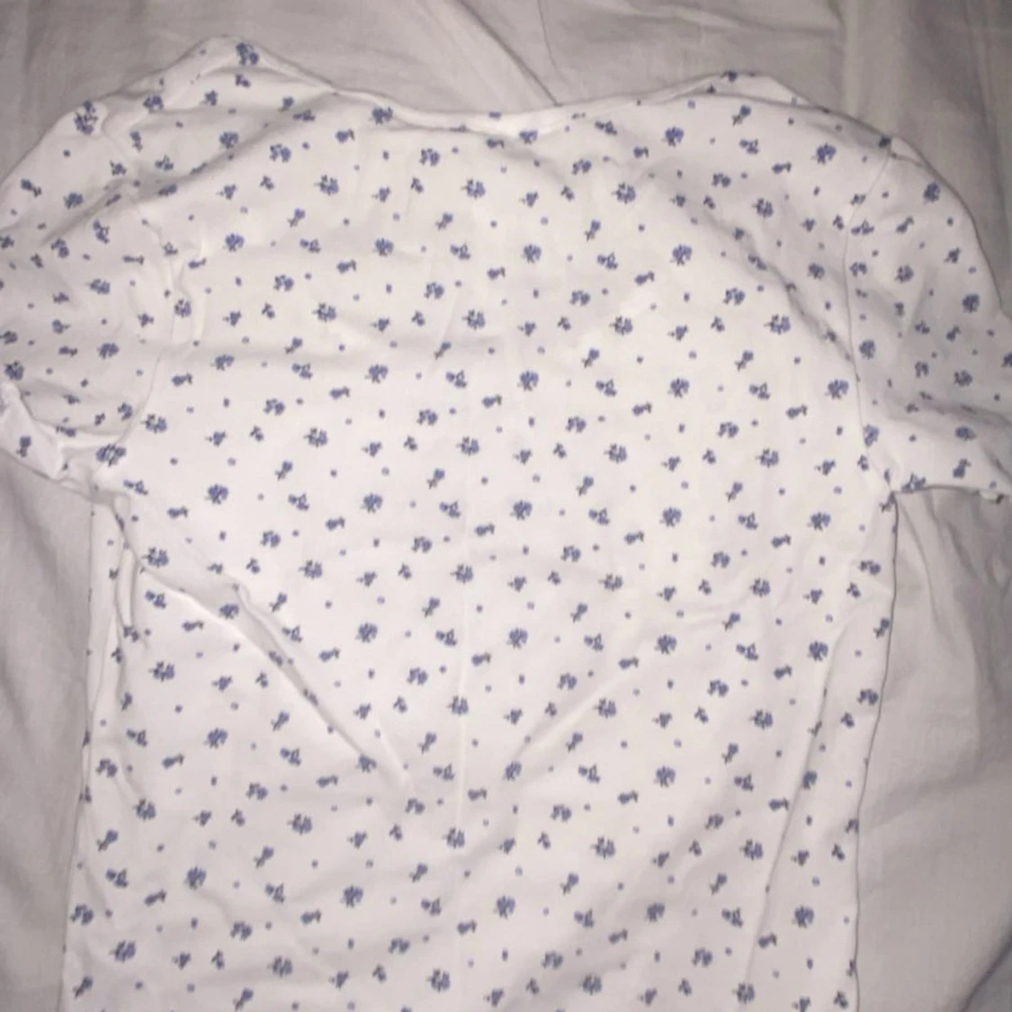 Vit blommig pyjamas topp med rosett  - 2