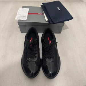 Svarta sneakers  - Snygga svarta sneakers . Size 45 but fits 44-44.5