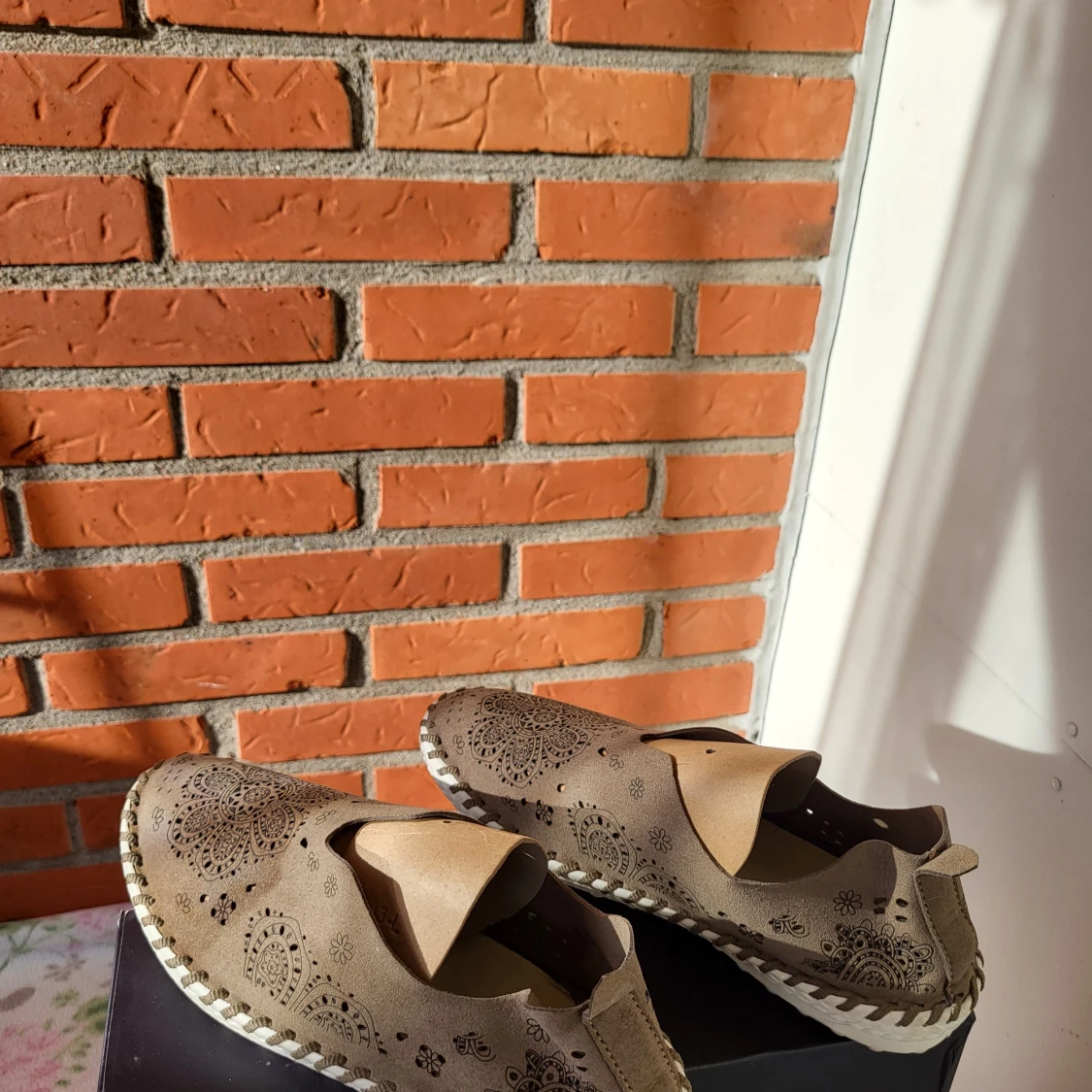 Beige loafers från Tellus med mönster EUR 38 - 3