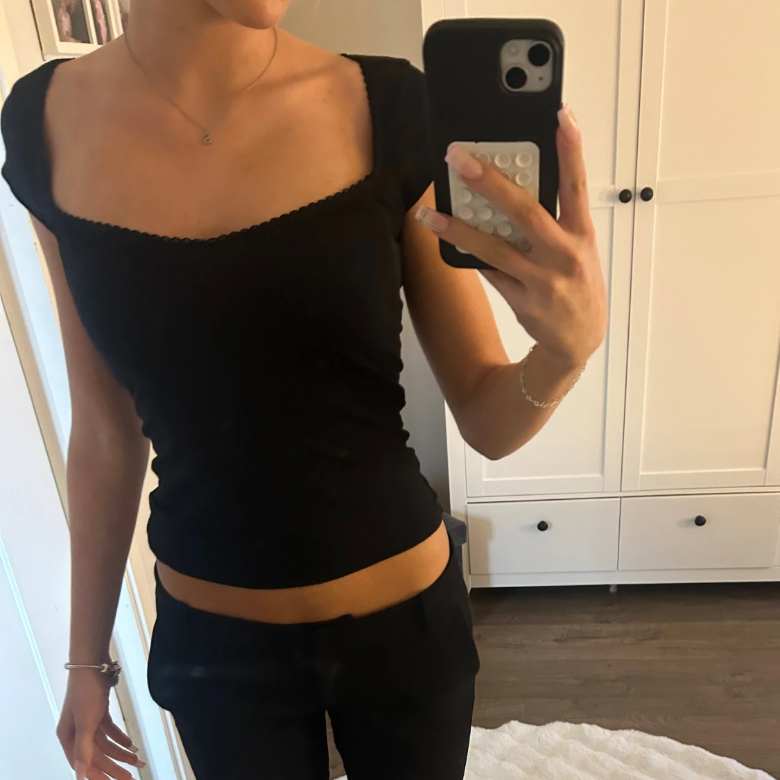 Svart croppad topp med fyrkantig hals - 2