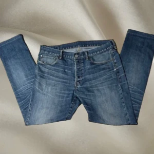 Ralph Lauren Denim & supply jeans - Otroligt feta raffe/denim & supply jeans med galet fet tvätt. Sjukt feta archive jeans med galet whiskering, honeycombing osv.                                     W32 L34 men passar skysst på mig med lite kortare ben och mindre midja.                                                                     Hör av er vid funderingar!