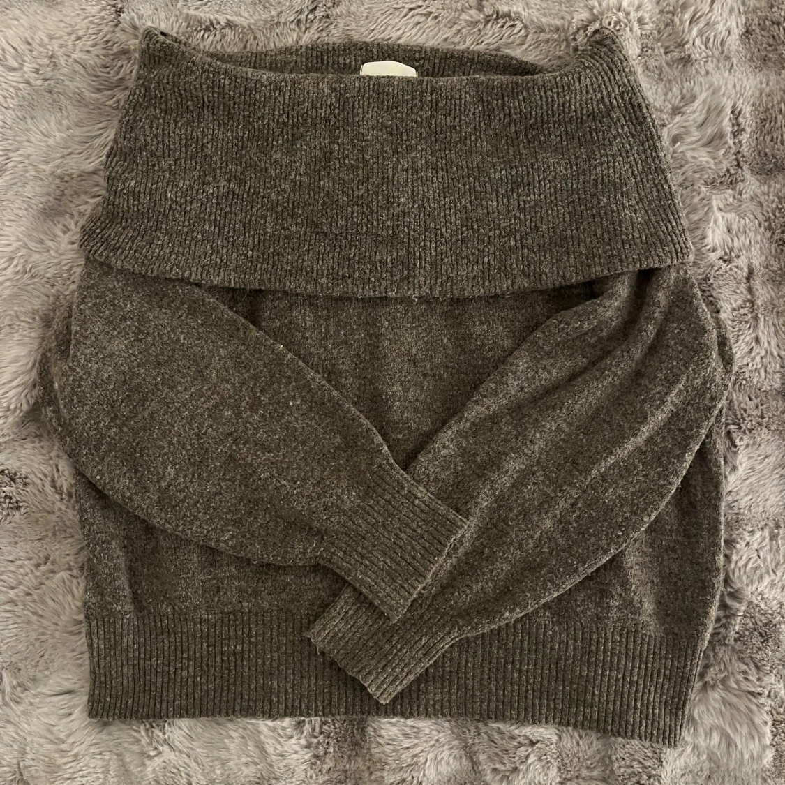 Brun/grå offshoulder stickad tröja - 1