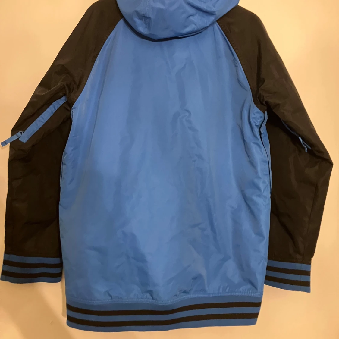 Blå och svart vindjacka från Burton - 1