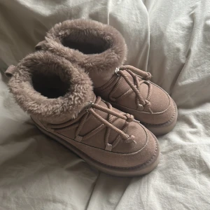 Vinterskor  - säljer dessa superfina vinterskor från Ellos då jag inte tycker dom passar mig! Använda 1 gång, storlek 37 men skulle säga att dom passar 38 också!❣️