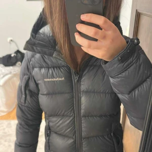 INSTRESSE KOLL!! 💞 - Skulle någon vara intresserad av denna fina jacka från peak performance? Vad skulle ni tänka för pris då? 😊 