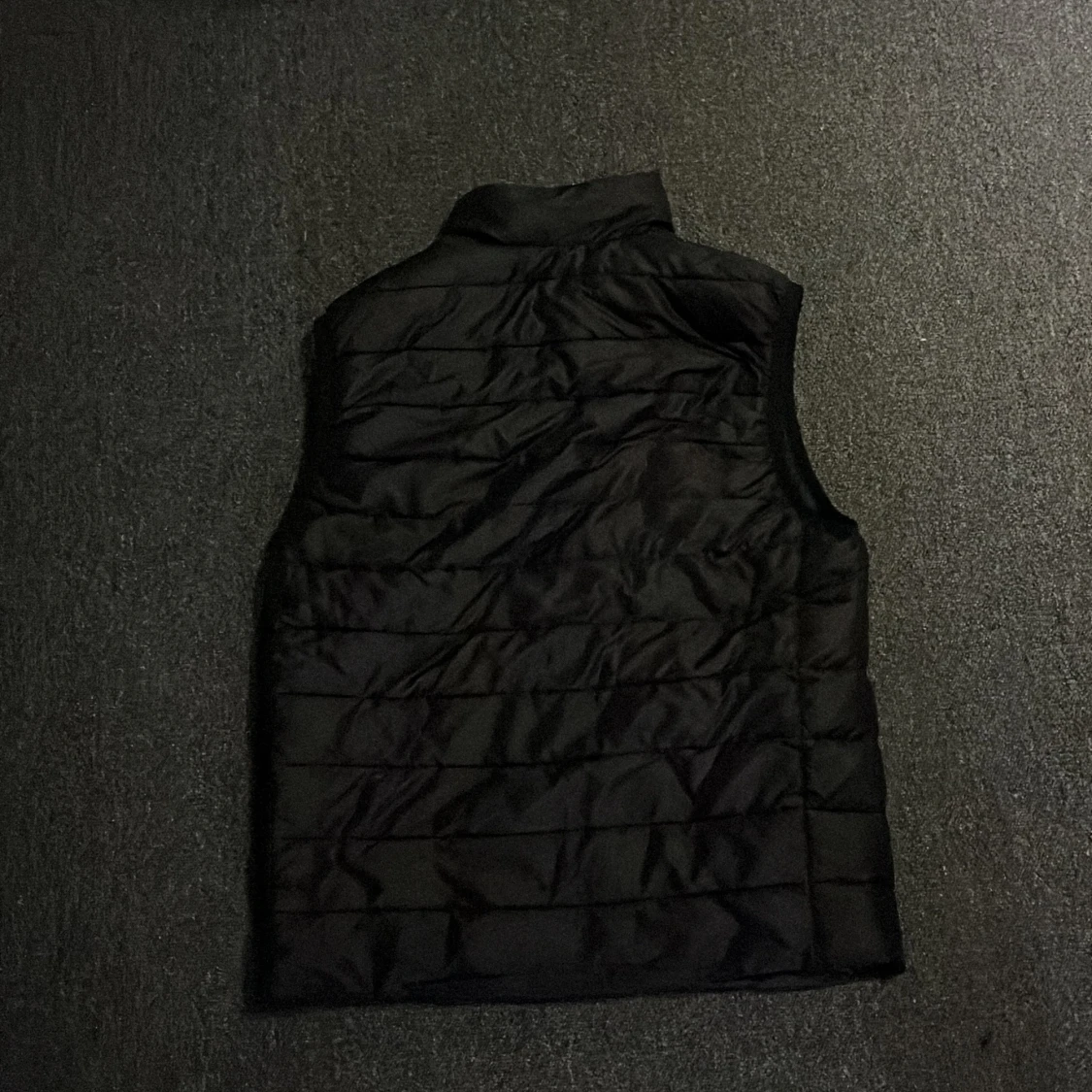 Svart dunväst i S - 1