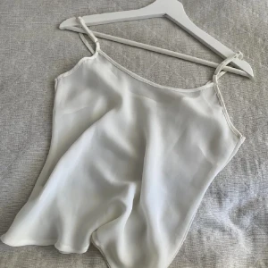 Sommarlinne - Jättegulligt linne! Fint med en söt bralette under 🩷