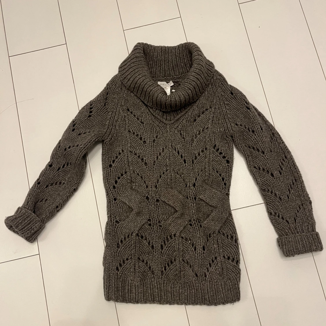 Grå stickad polotröja från Celine