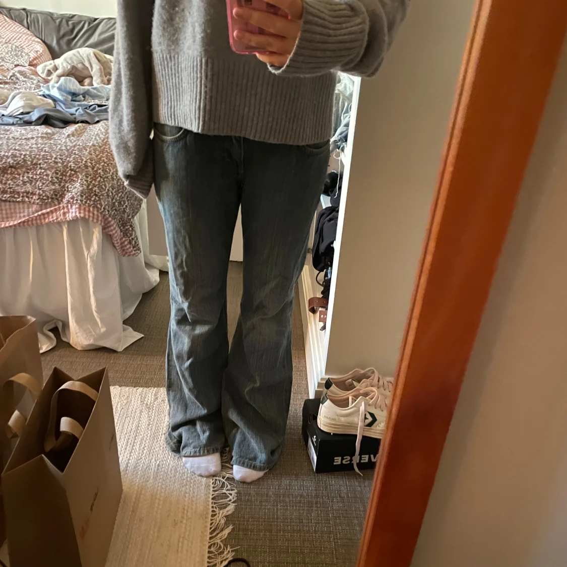 Blå bootcut jeans från weekday