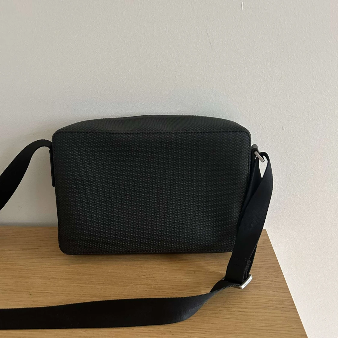 Svart axelväska från Lacoste - 2