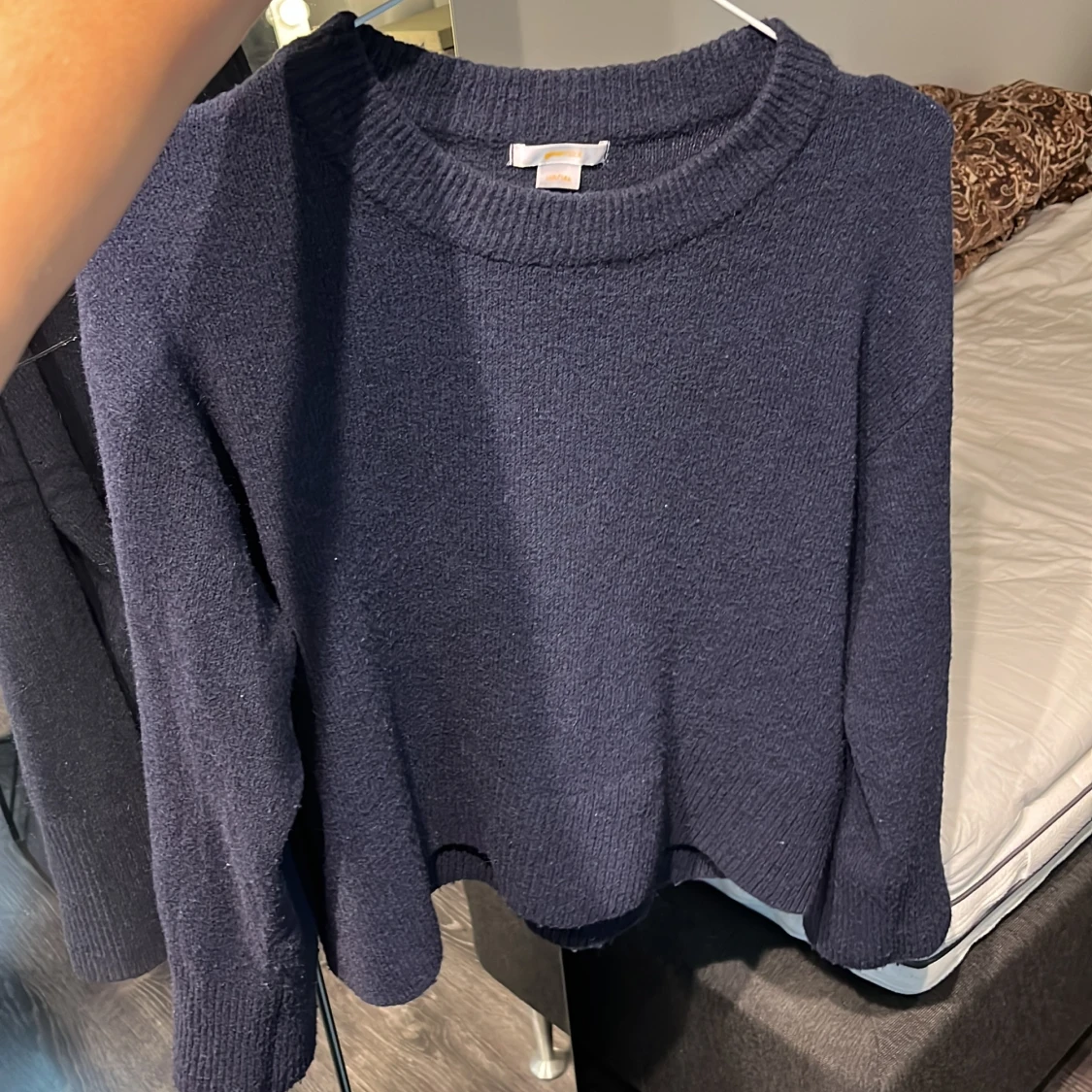 Mörkblå stickad tröja Gina Tricot