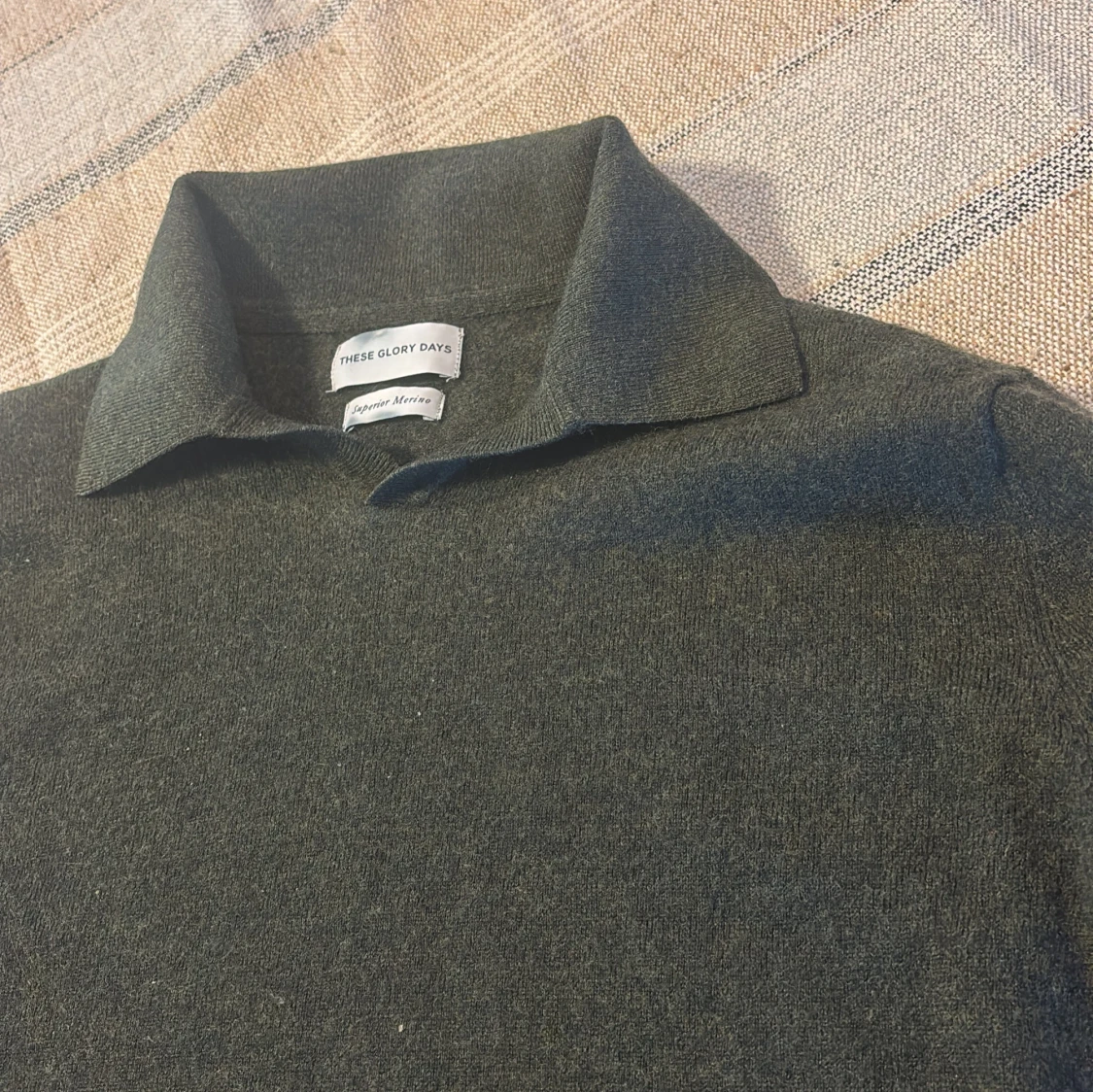 Grön merinoulltröja från These Glory Days