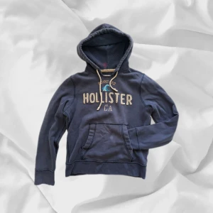 Hollister Hoodie - Fet Hollister Hoodie i storlek M. Hör gärna av dig vid frågor!🙌