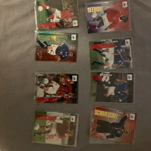 Fotbollsstjärnor - Samlarkort - Samling av coola fotbollssamlarkort med legendariska spelare från olika länder. Perfekt för dig som älskar fotboll och vill ha något unikt att visa upp eller byta med vänner. Inspireras av världsstjärnorna och bygg din egen samling!