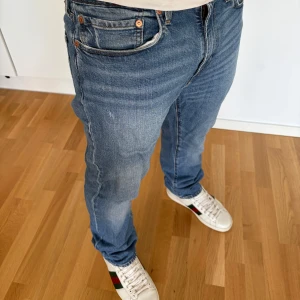 Levis jeans  - Ett par snygga jeans från Levis. Köpta för 1000kr andvända Max 5 gånger.                                                 W34 L30