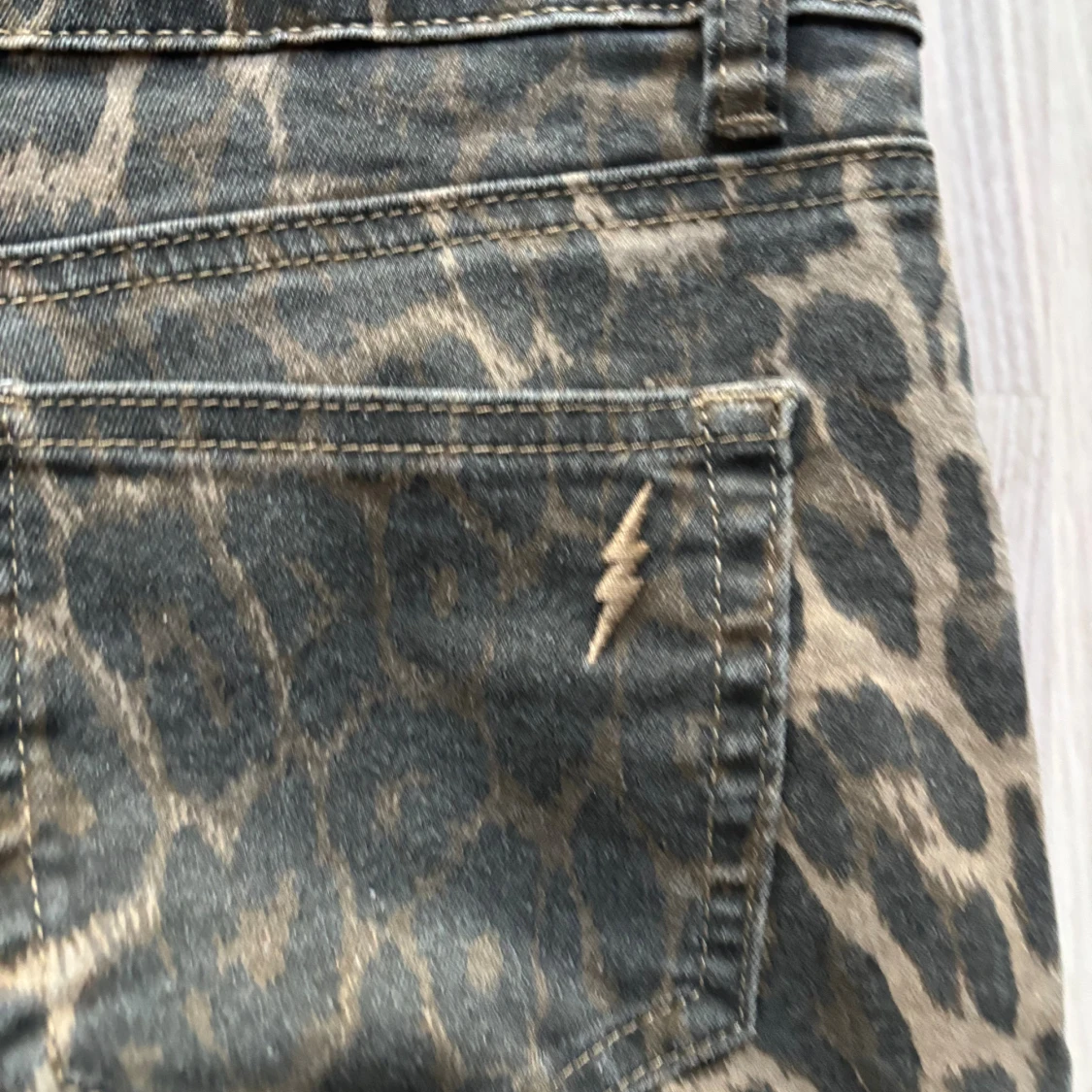 Leopardmönstrade jeans Sofie Schnoor - 2