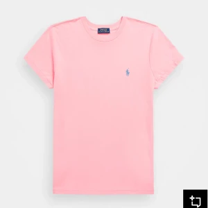 Ny med lapp kvar rosa t-shirt från Polo Ralph Lauren - Ny med lapp kvar rosa t-shirt från Polo Ralph Lauren med klassisk rund hals och korta ärmar. T-shirten heter cotton jersey i storlek xs och har en liten blå broderad logga på bröstet💞kan diskutera pris men köpte för 1095kr