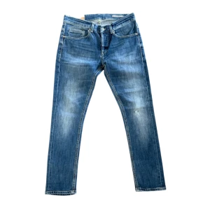 DONDUP GEORGE JEANS  - Dondup George jeans - Storlek 31 Längd: 95cm/Midija:40cm - Hör av dig vid minsta fundering// Deluxecloset 