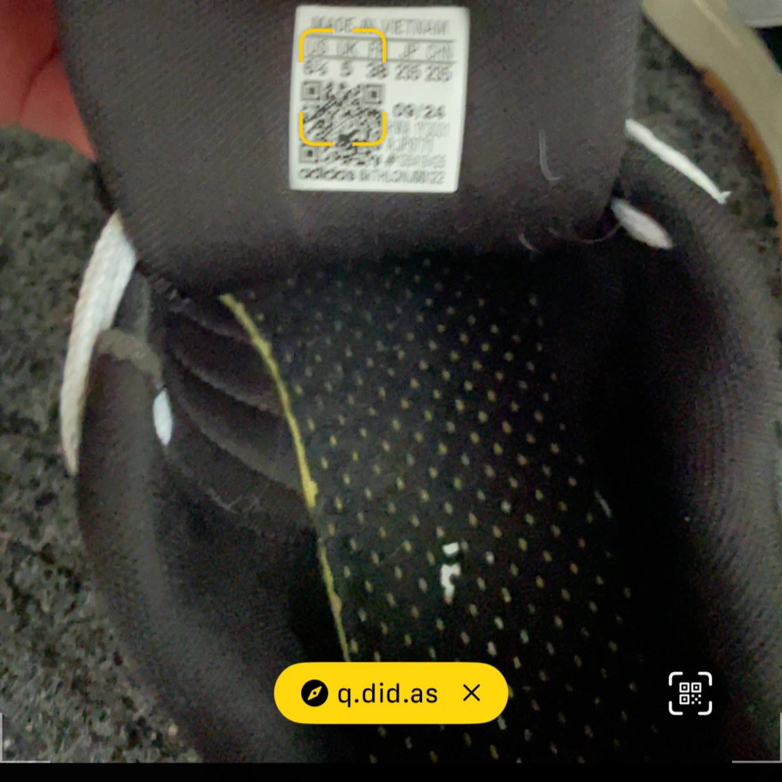 Svarta Adidas sneakers  - 2