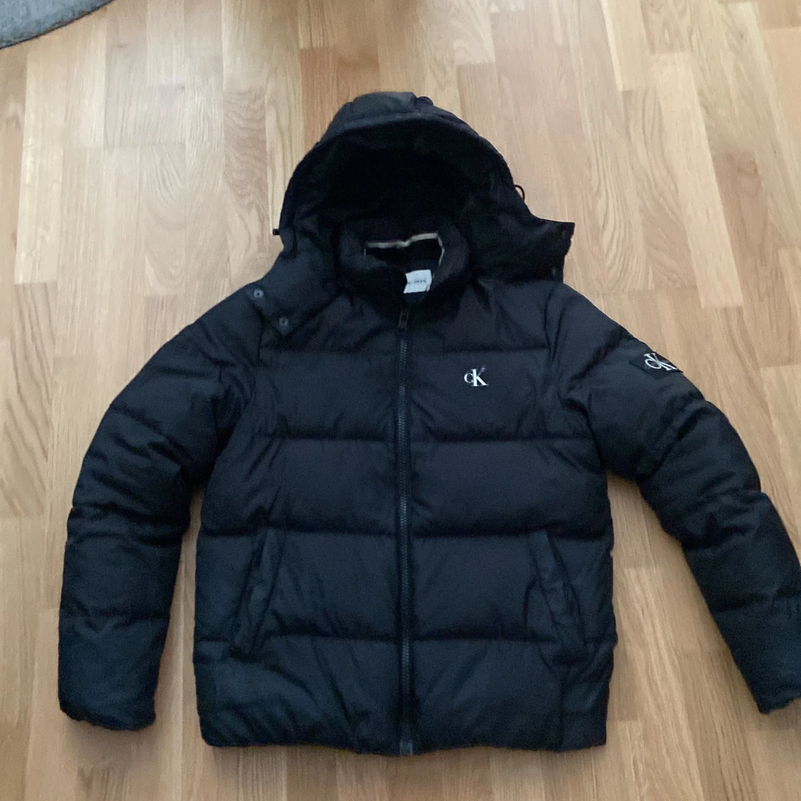 Svart pufferjacka från Calvin Klein Jeans