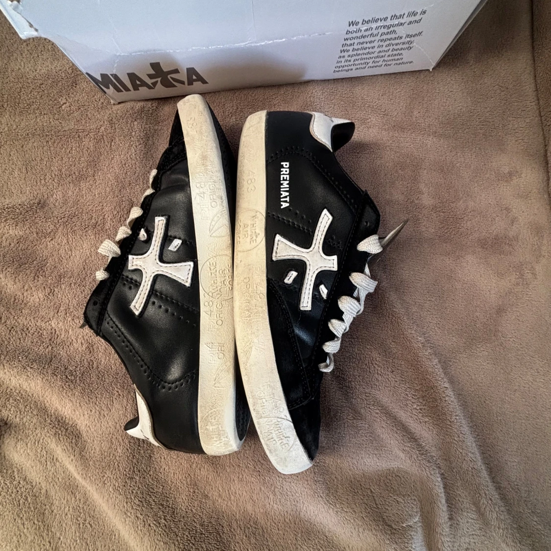 Snygga svarta sneakers från Premiata - 1