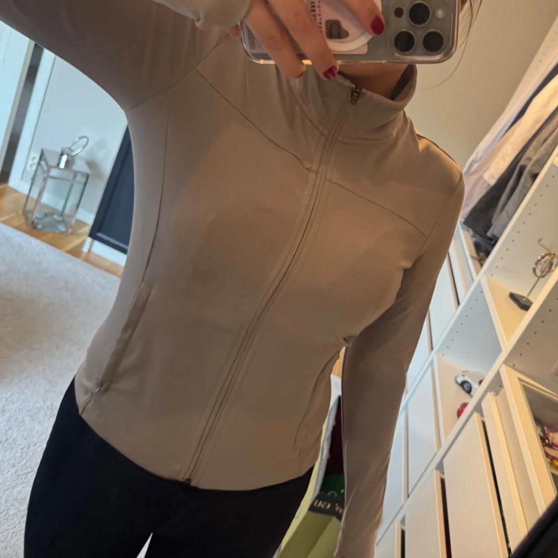 Beige träningströja med tumhål - 2