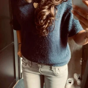 Grå bootcut jeans från Ltb - Snygga grå jeans från  ltb i bootcut-modell med låg midja. Jeansen har klassisk femficksdesign och är tillverkade i mjukt denimtyg. Perfekta för dig som gillar en avslappnad men trendig look.