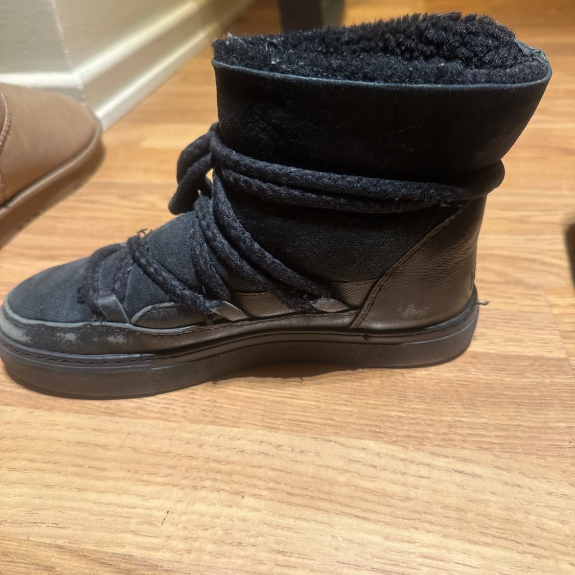 Svarta Inuikii boots med snörning - 1