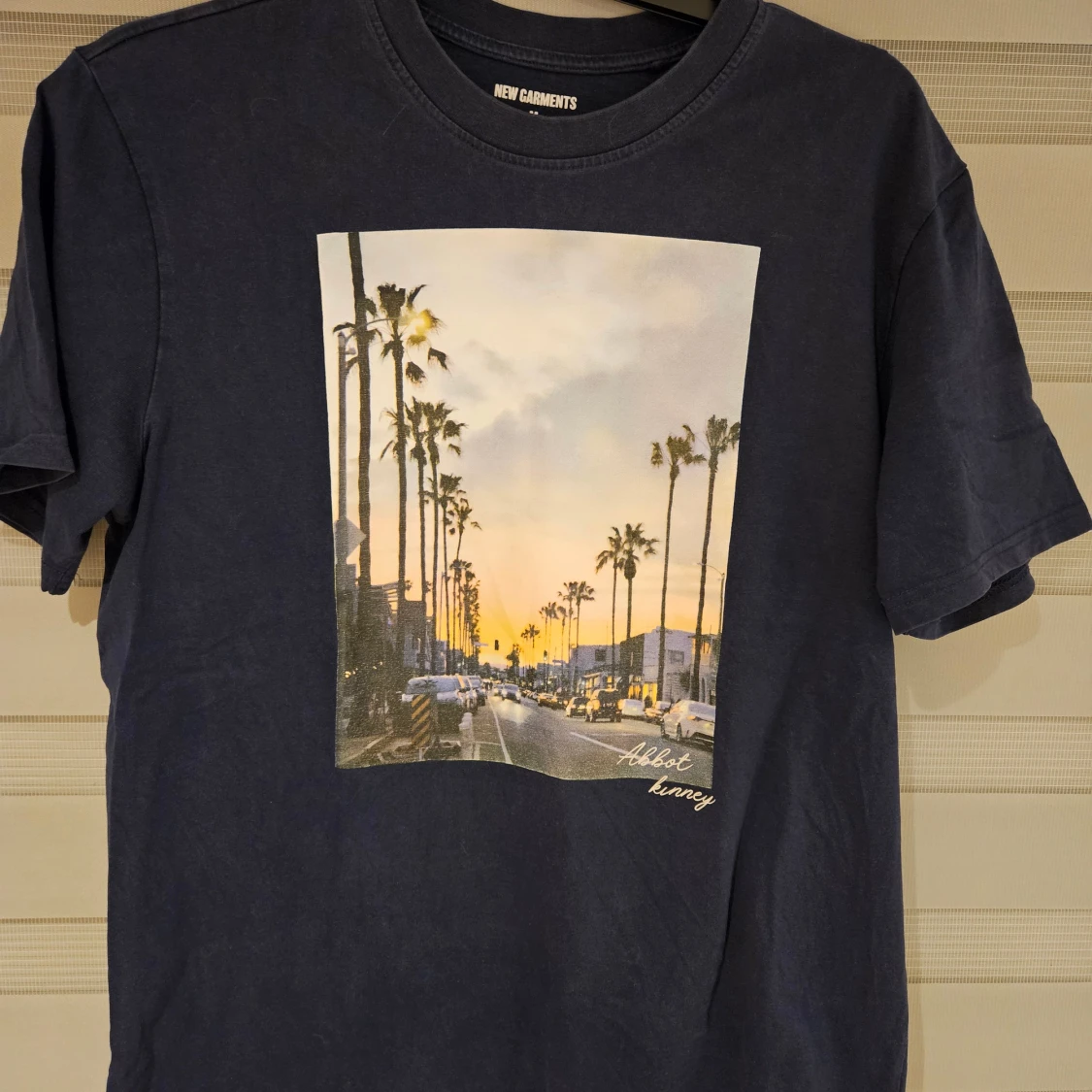 Mörkblå t-shirt med LA-print