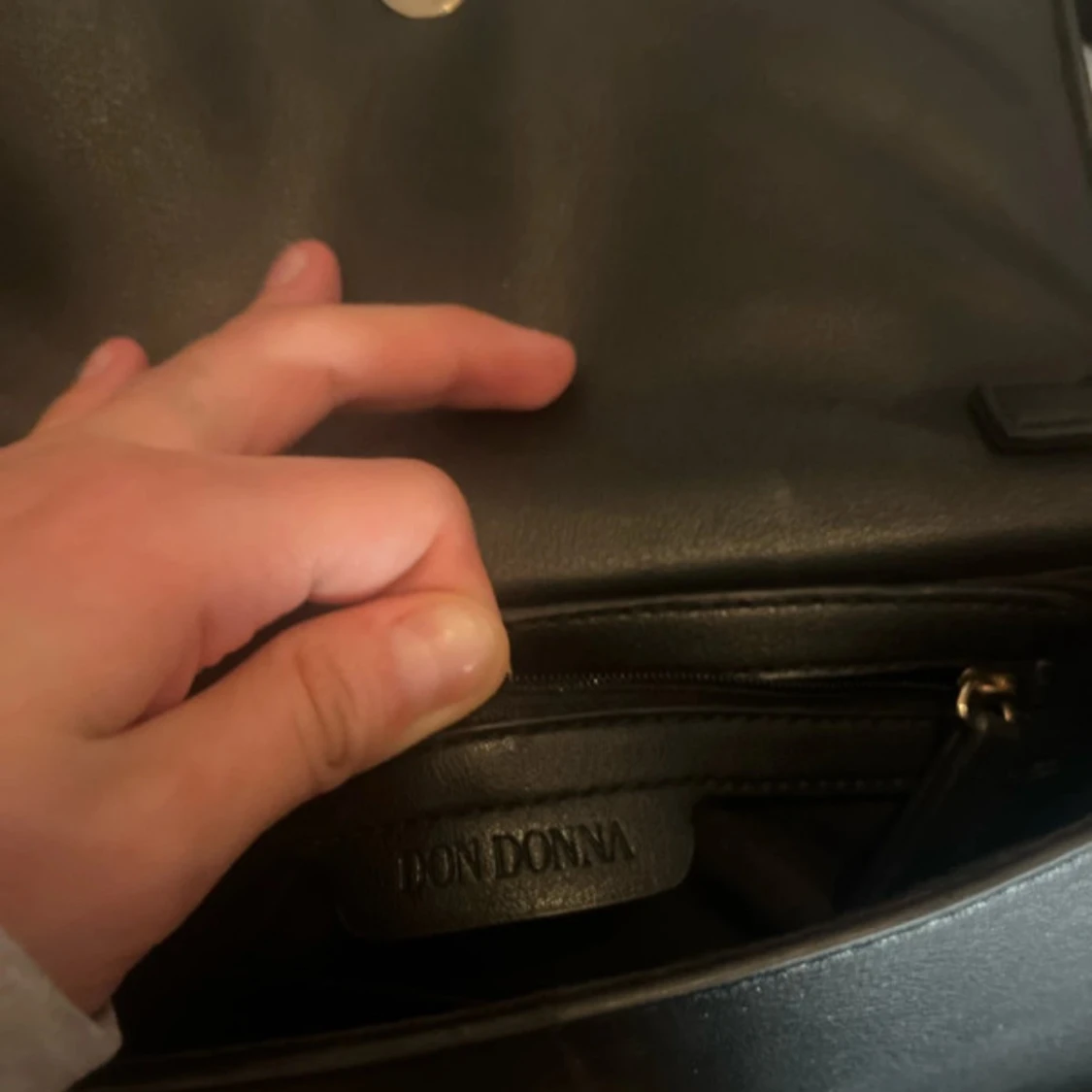 Svart quiltad axelväska Don Donna - 3