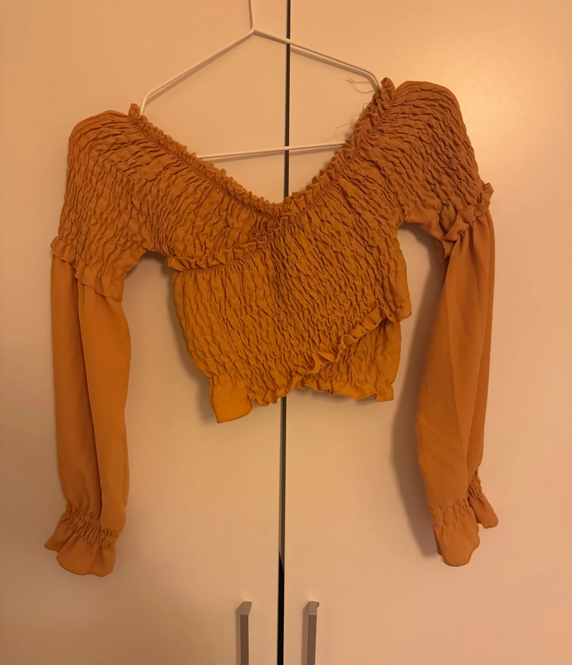 Gul croppad blus med smock