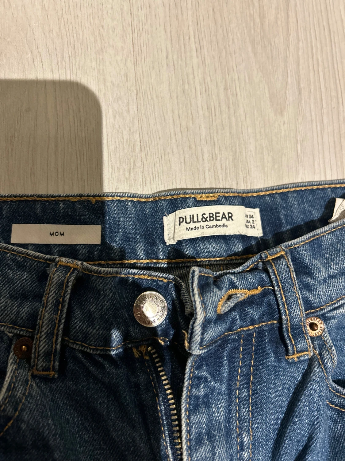 Mom jeans med hål  - 1