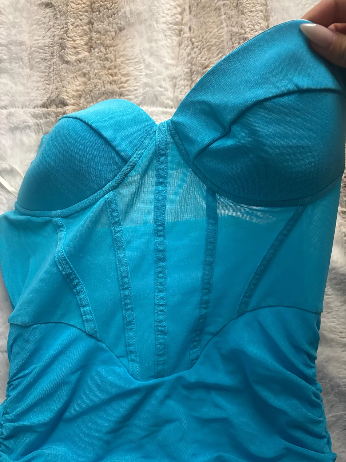 Turkos axelbandslös långklänning - 1