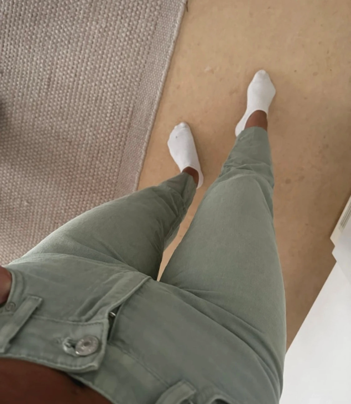 Ljusgröna croppade jeansbyxor - 2