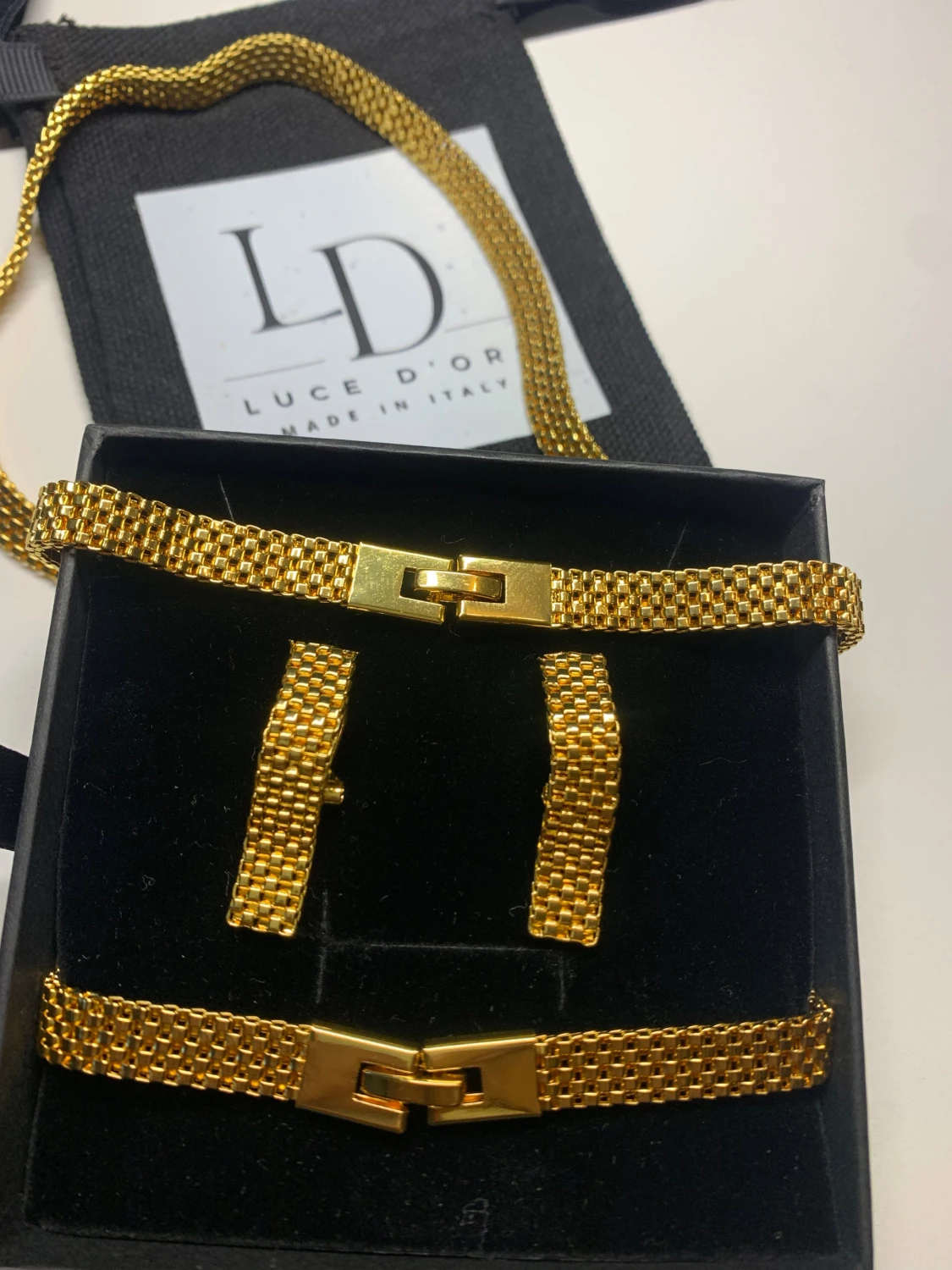 Guldfärgat smyckeset från Luce D'Oro