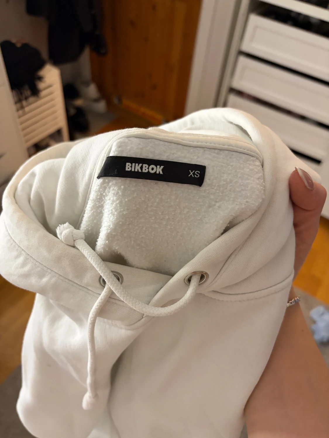 Vit hoodie från BikBok XS - 2