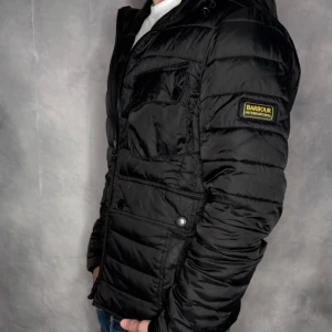 Barbour jacka - As fet jacka från Barbour| Riktigt bra skick inga defekter| Storlek S| Nypris= ~ 2400| självklart äkta| hör av er vid ytterligare frågor!