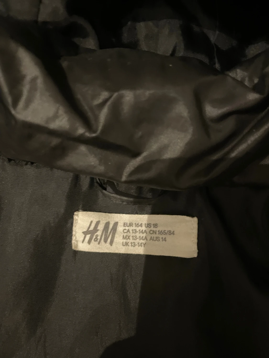 Svart quiltad pufferjacka från H&M - 4