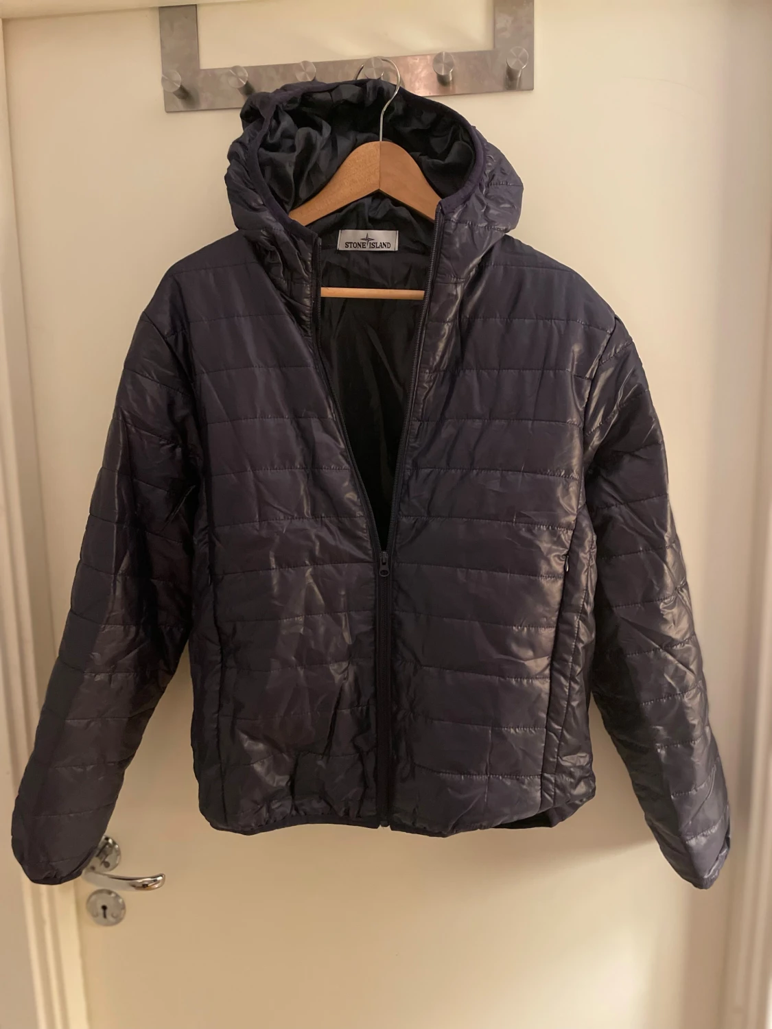 Mörkblå pufferjacka från Stone Island