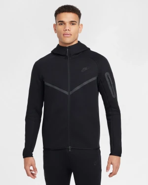 Svart Nike Tech Fleece hoodie - Svart Nike Tech Fleece, äkta och köpt i själva Nike butik , Inte använd , bara luggit i garderoben 