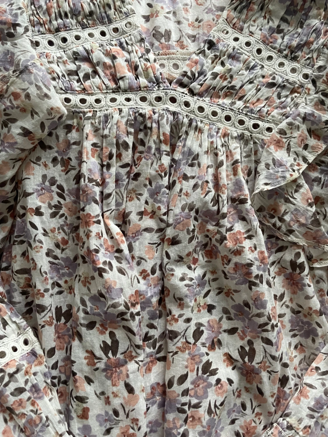 Blommig volangblus från Neo Noir - 2