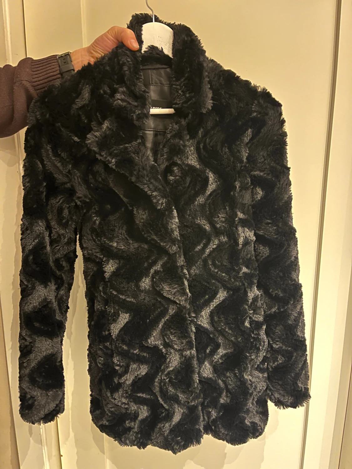 Svart pälsjacka från Vero Moda - 2