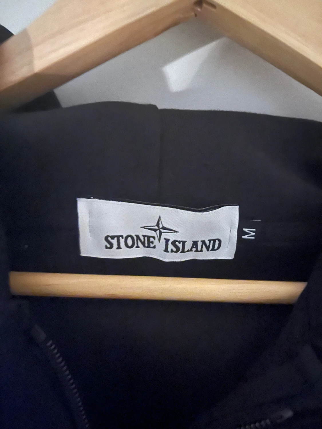 Svart hoodie från Stone Island M - 1